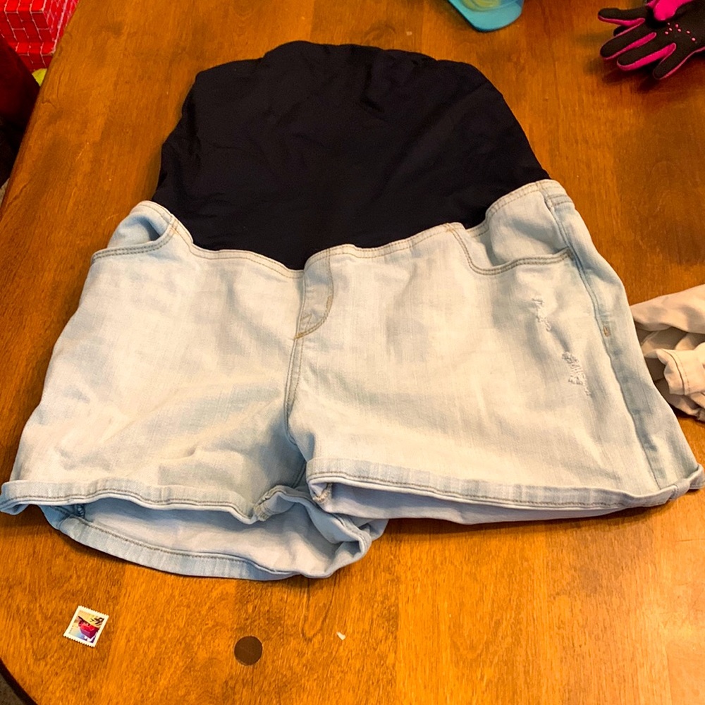 Maternity shorts